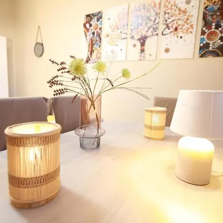 アパート Elegant 2br Balcony, Ac, Near Colosseum ローマ