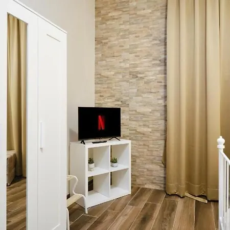 Elegant 2br Balcony, Ac, Near Colosseum ローマ