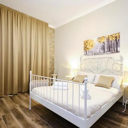 Elegant 2br Balcony, Ac, Near Colosseum アパート *