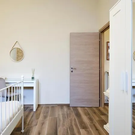 アパート Elegant 2br Balcony, Ac, Near Colosseum *