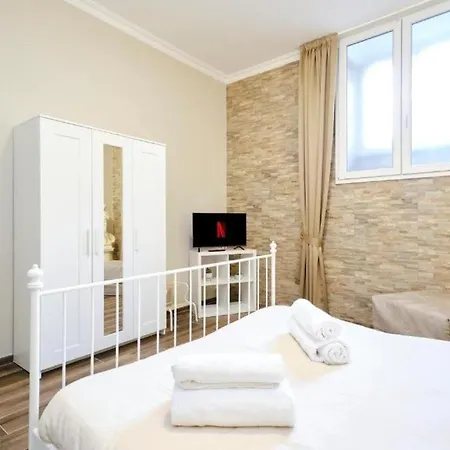 Elegant 2br Balcony, Ac, Near Colosseum Roma