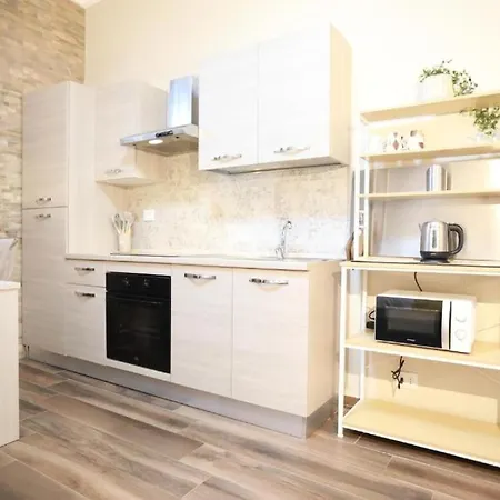 Elegant 2br Balcony, Ac, Near Colosseum * Roma