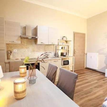 Elegant 2br Balcony, Ac, Near Colosseum *