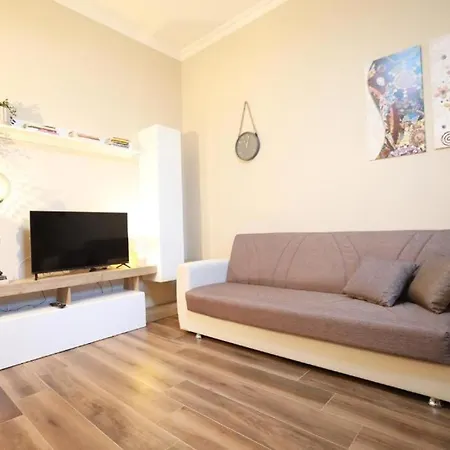 Elegant 2br Balcony, Ac, Near Colosseum Roma
